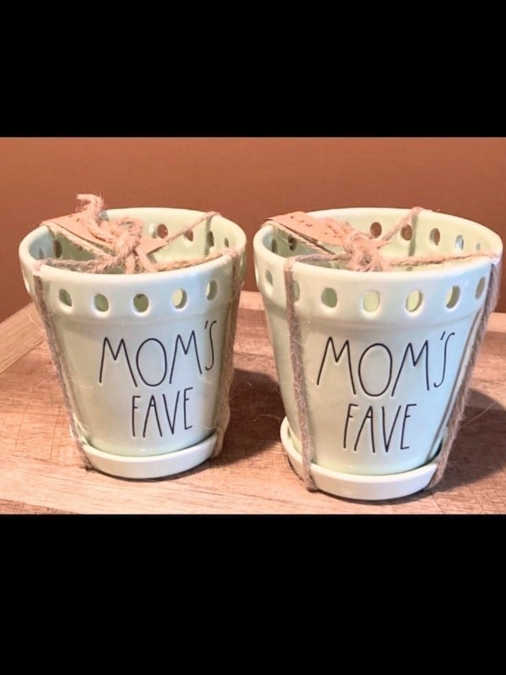 Rae Dunn 2pc Mint Green "MOM'S FAVE" Ceramic Planter Pair - Picture 2 of 3